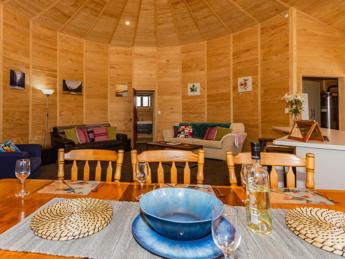 The Snowglobe - Ohakune Modern Yurt Style Chalet Exteriör bild