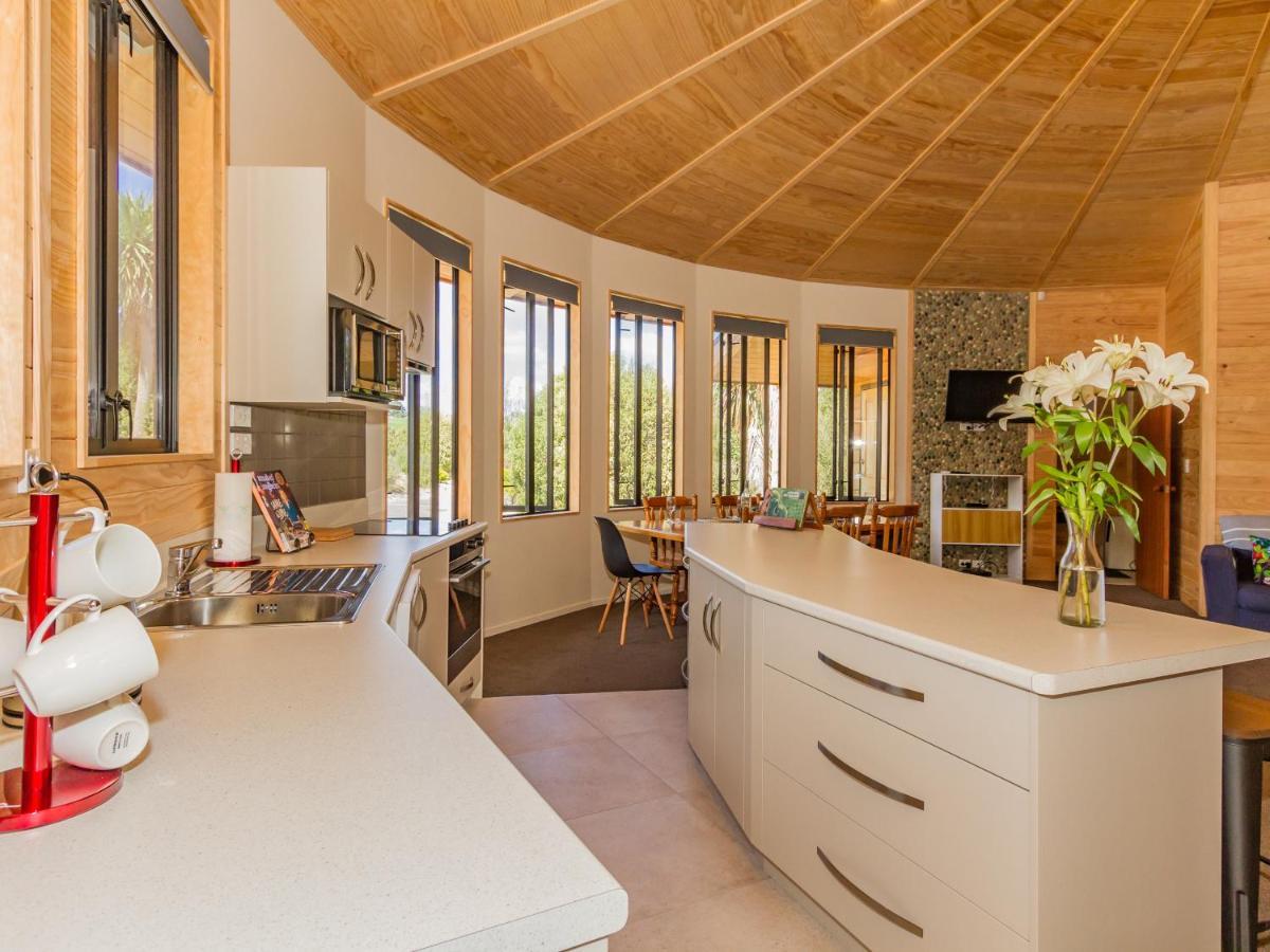 The Snowglobe - Ohakune Modern Yurt Style Chalet Exteriör bild