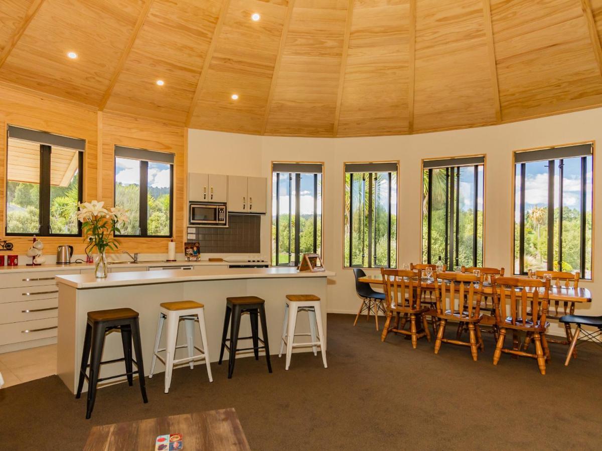 The Snowglobe - Ohakune Modern Yurt Style Chalet Exteriör bild