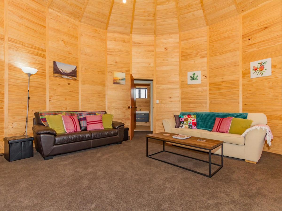 The Snowglobe - Ohakune Modern Yurt Style Chalet Exteriör bild